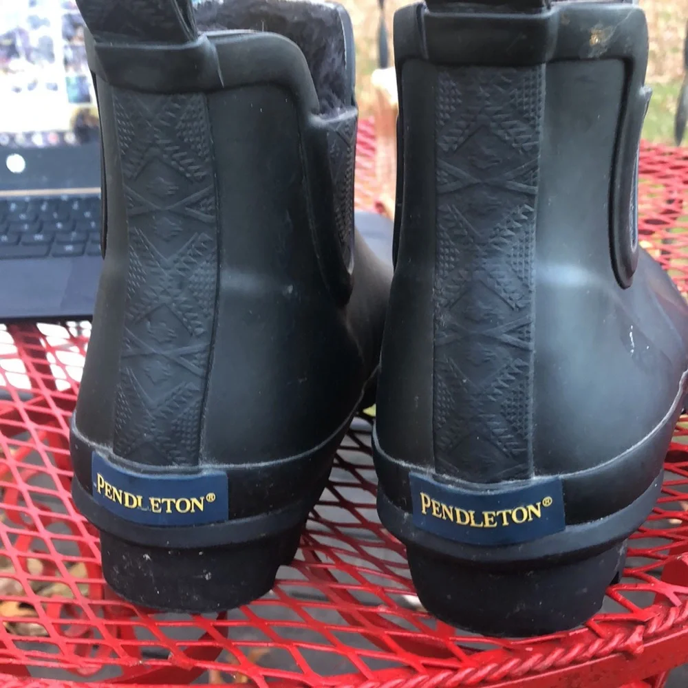 🚨B2G1 PENDLETON Black Blue Rubber Rainboots